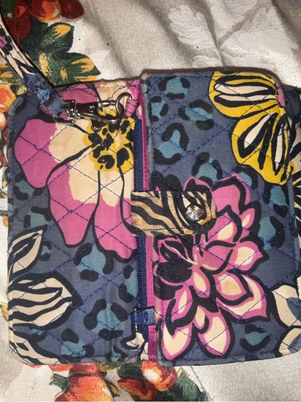Vera Bradley Suzani Mini Quilted Crossbody Bag & Wallets Bundle - Picture 9 of 9